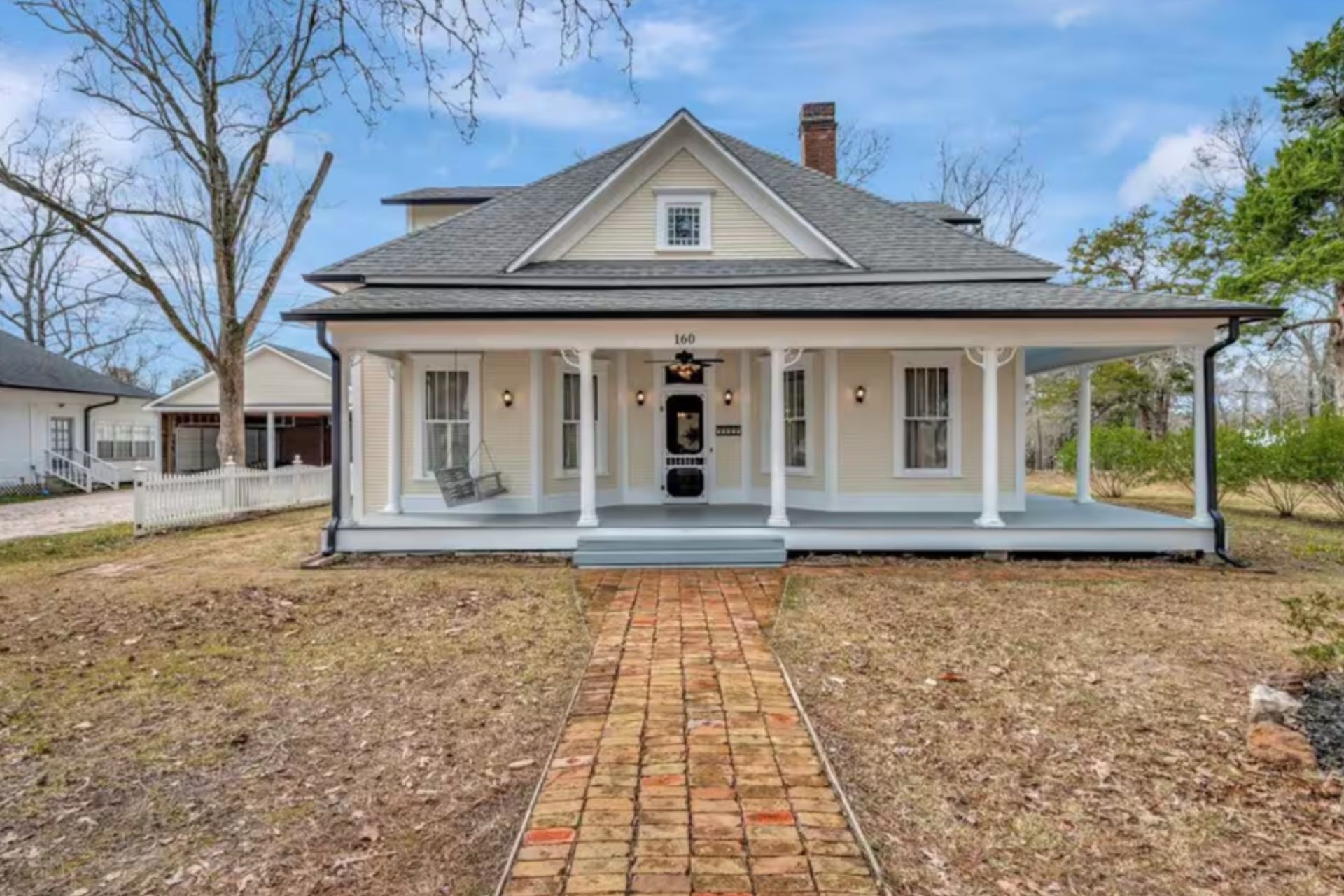 Luxe Historic Private Getaway Minutes to the Lake!